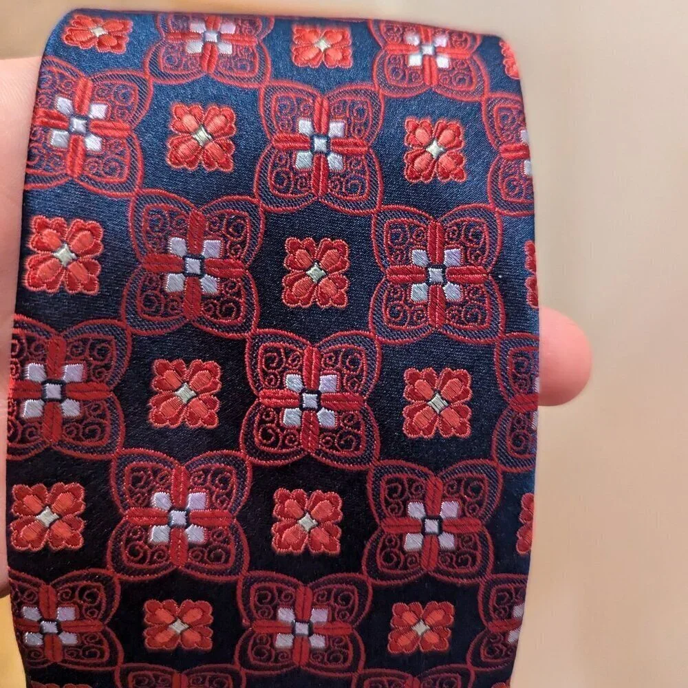Ike Behar Medallion Tie in Navy and Red